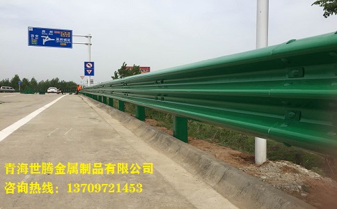 <a href='http://m.hz-0571.cn/shuangbohulan/'target='_blank'>波形護(hù)欄</a>板